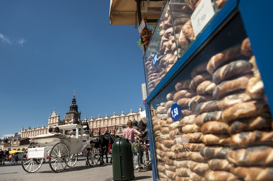 Are obwarzanek pretzels or bagels? 